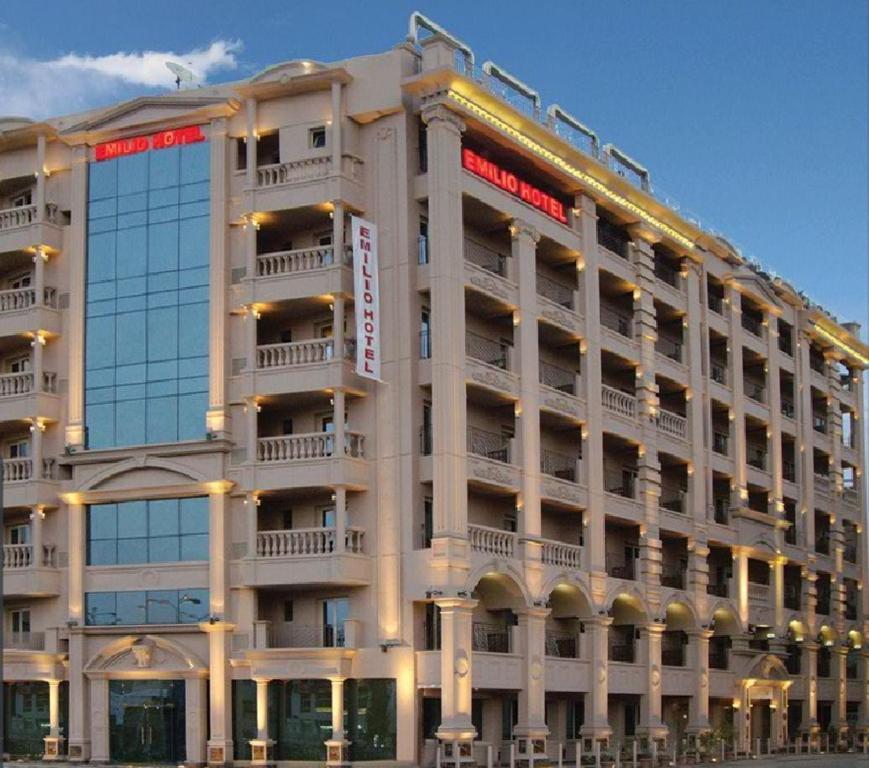 Emilio Hotel Luksor Zewnętrze zdjęcie