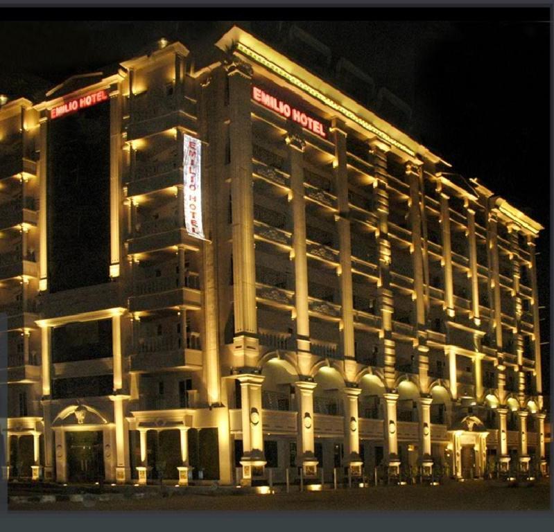 Emilio Hotel Luksor Zewnętrze zdjęcie