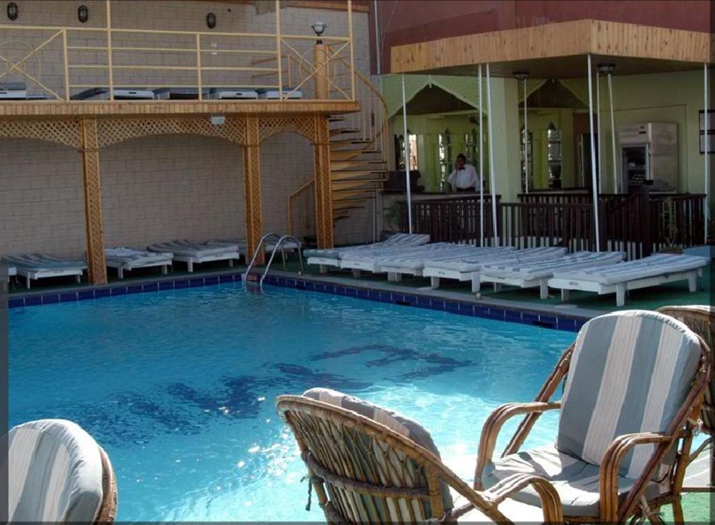 Emilio Hotel Luksor Zewnętrze zdjęcie